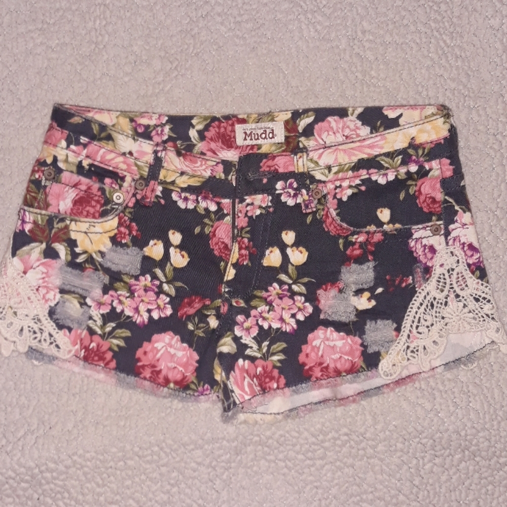 Very cute floral shorts